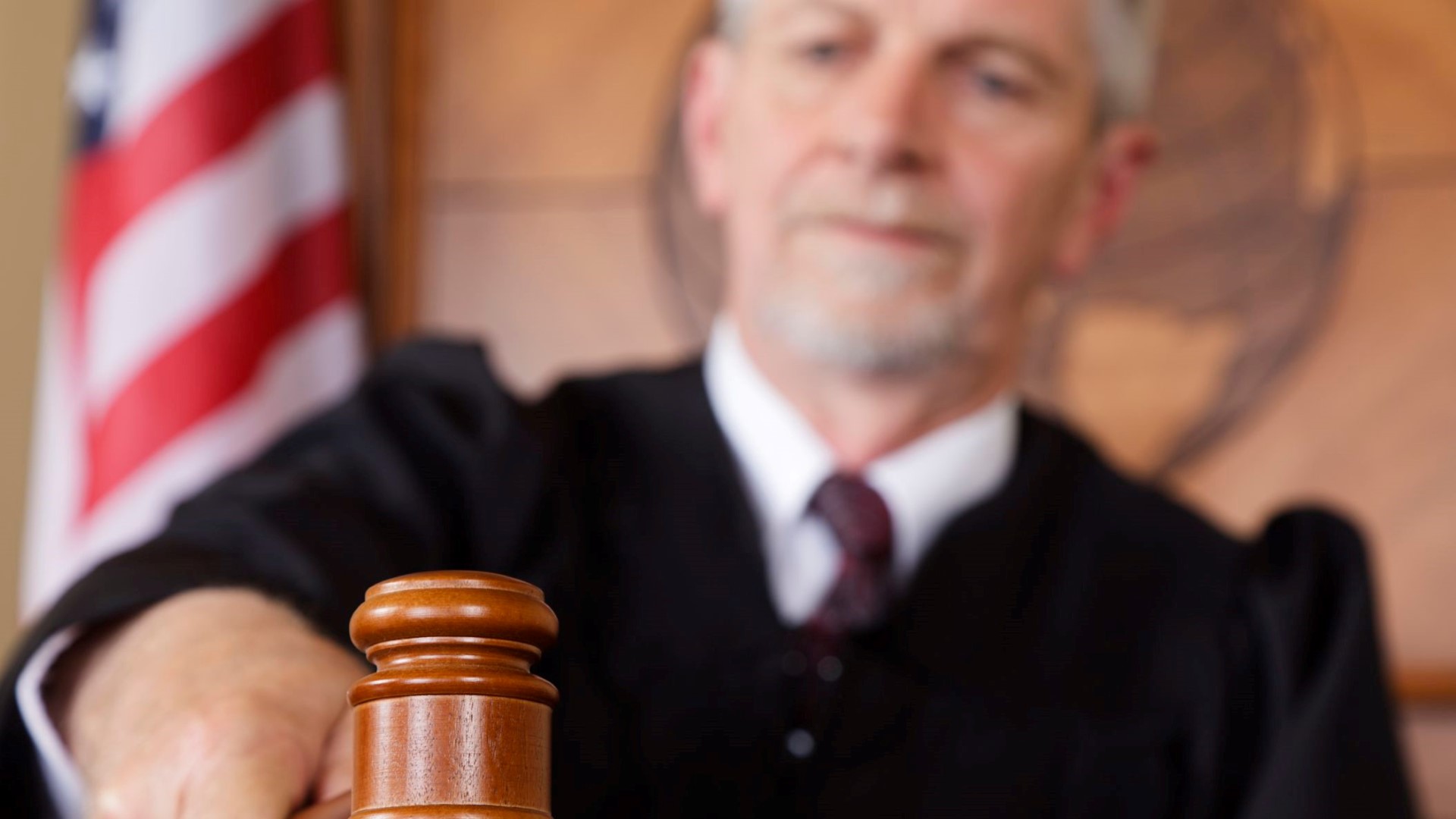 Bench Trial vs Jury Trial: What's The Difference?